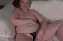 Dicke Oma masturbiert im Amateur Webcam Porno